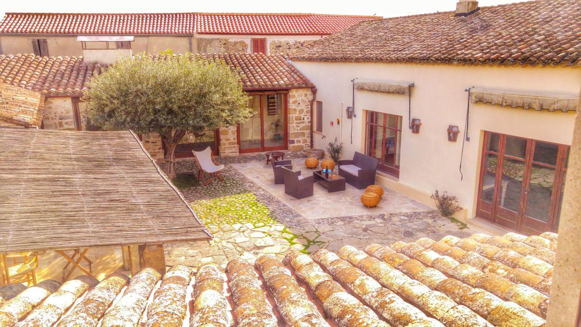 Il Borgo Dell'Arcangelo Tuili Eksteriør bilde