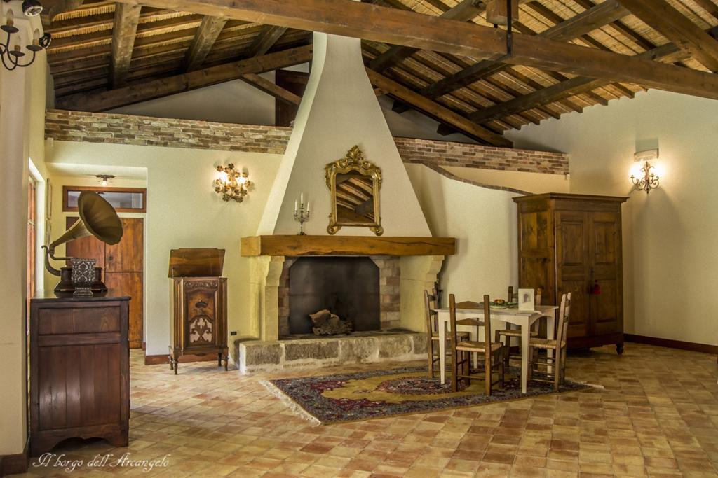 Il Borgo Dell'Arcangelo Tuili Eksteriør bilde