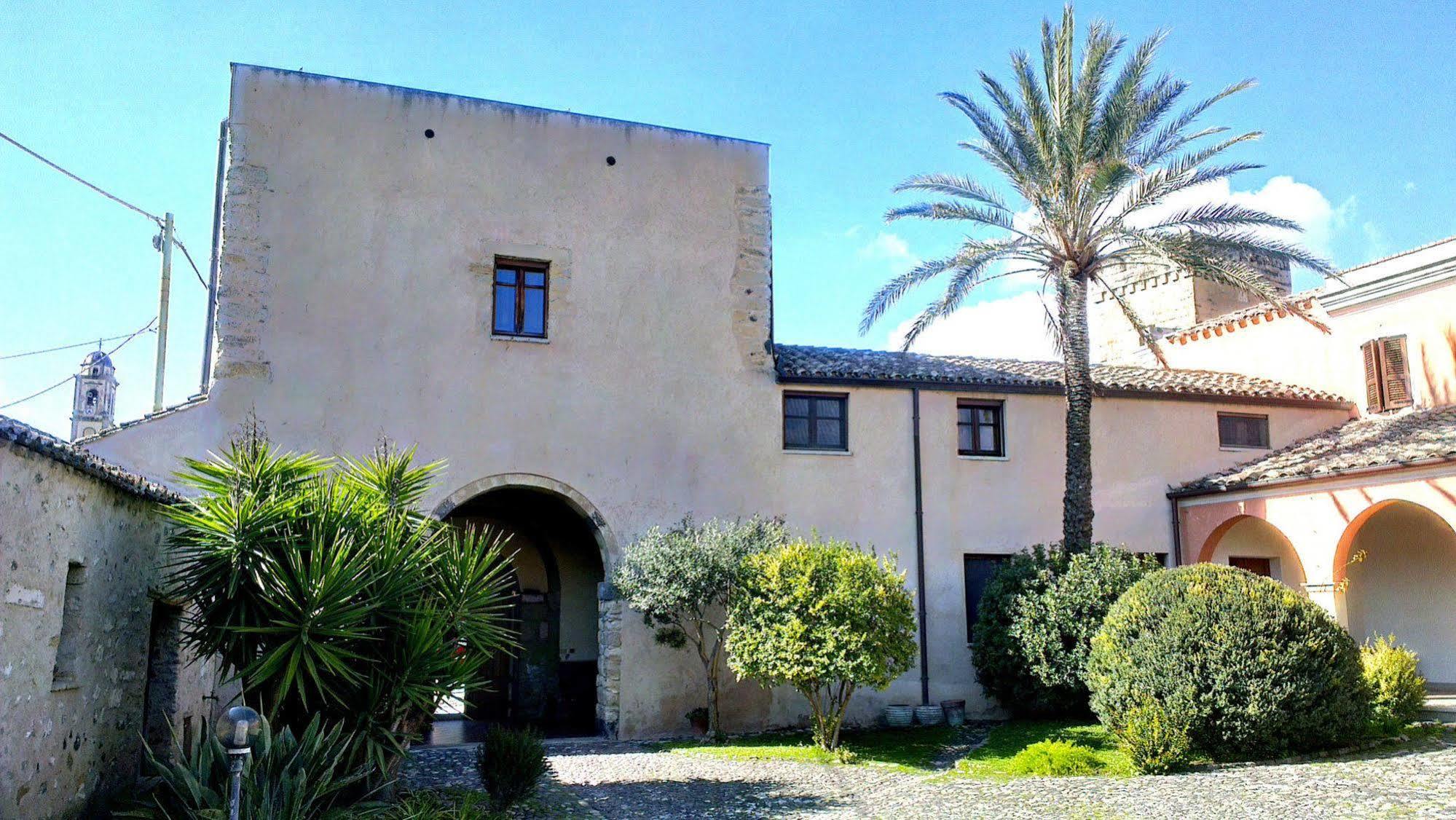 Il Borgo Dell'Arcangelo Tuili Eksteriør bilde