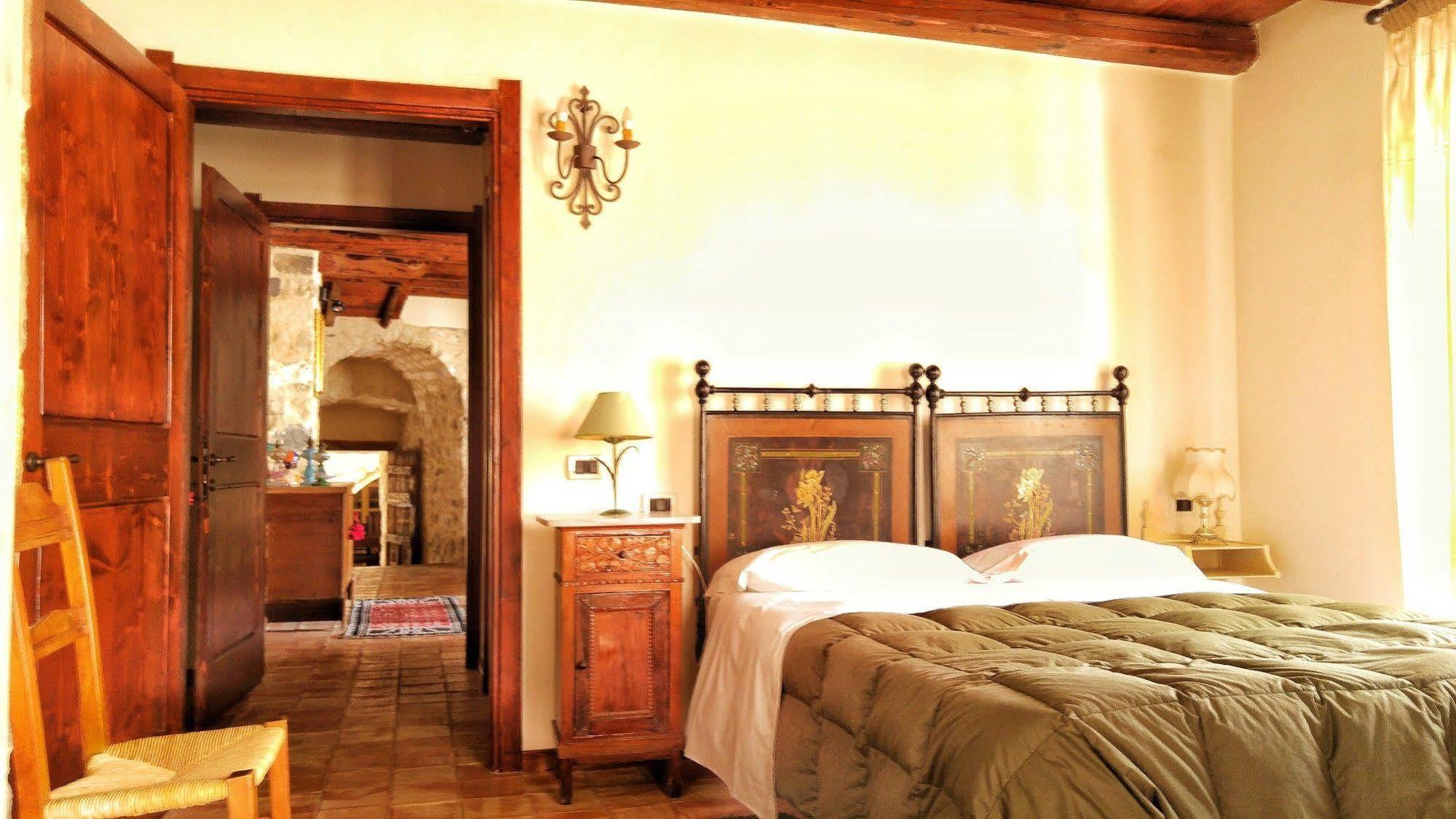 Il Borgo Dell'Arcangelo Tuili Eksteriør bilde