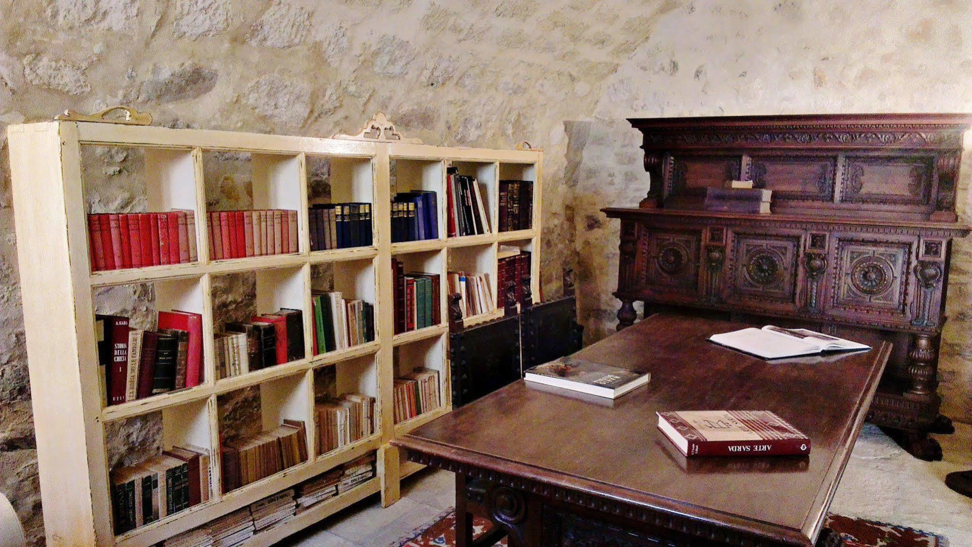Il Borgo Dell'Arcangelo Tuili Eksteriør bilde
