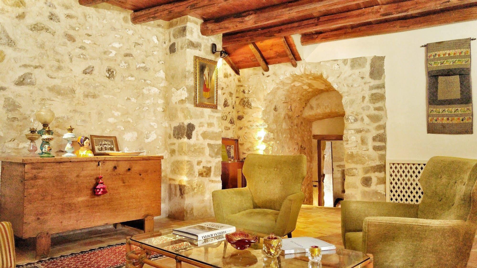 Il Borgo Dell'Arcangelo Tuili Eksteriør bilde