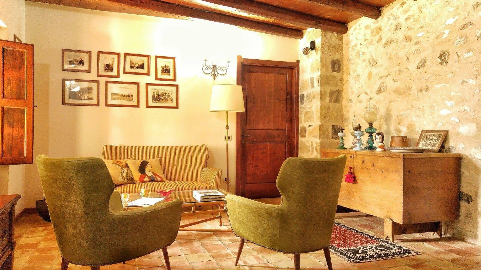 Il Borgo Dell'Arcangelo Tuili Eksteriør bilde
